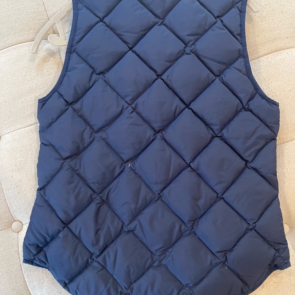 Jcrew women’s navy quilted vest - Picture 7 of 7